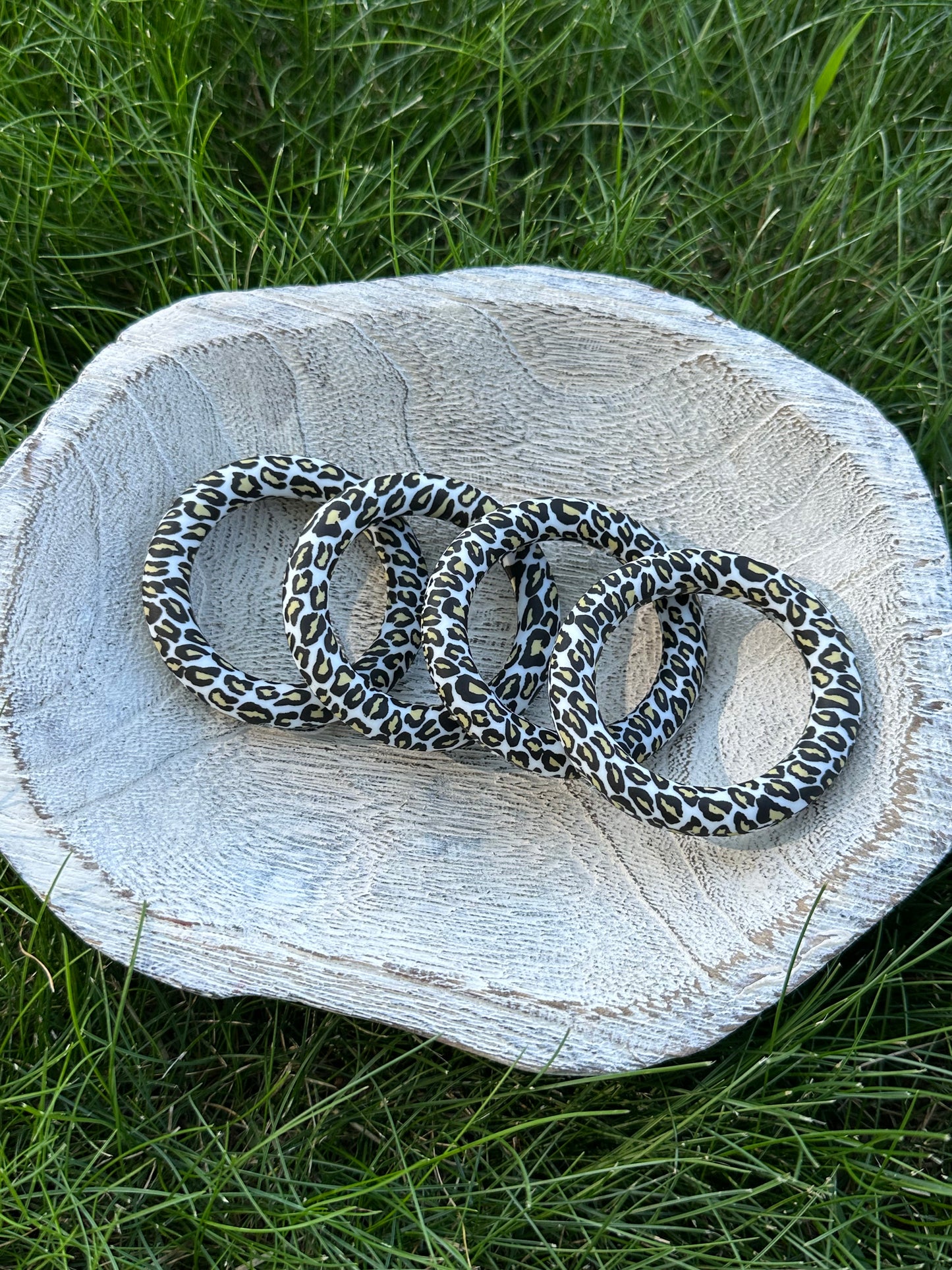 White leopard print ring